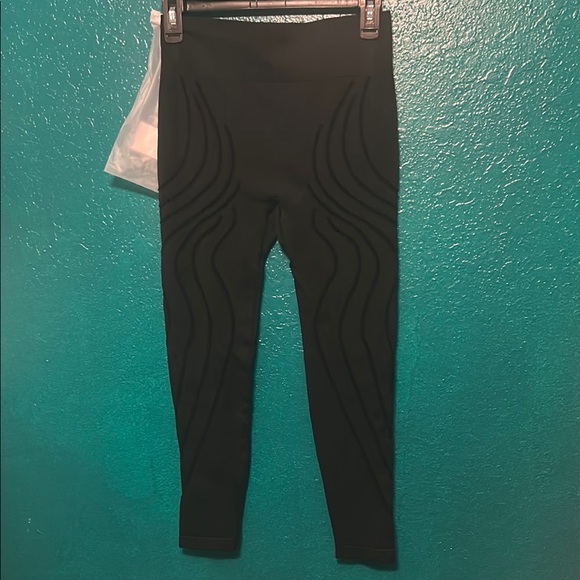 HALARA Pants - Halara  Leggings NWT